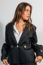 Chaqueta sastre Marrakech de ATEM en algodón negro liso, con solapa de muesca, charreteras y botones de nácar